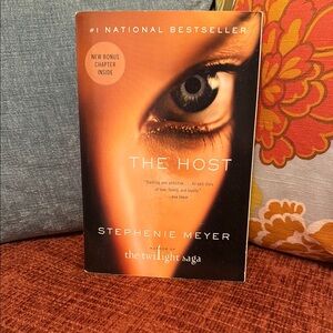 The Host by Stephenie Meyer Paperback